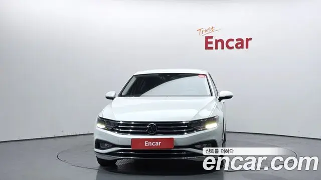 Volkswagen Passat GT 2022 — Photo 2/20