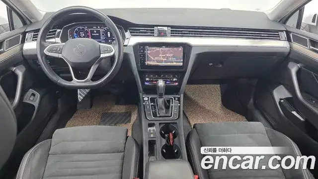 Volkswagen Passat GT 2022 — Photo 18/20