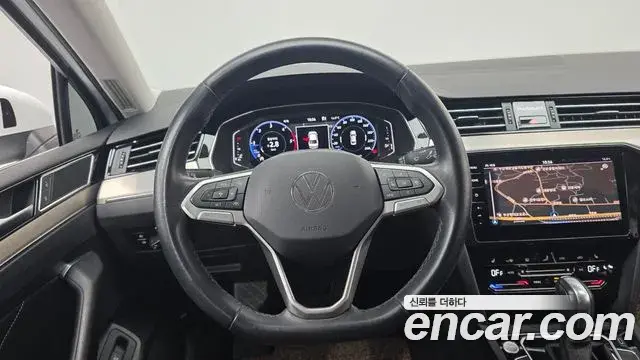 Volkswagen Passat GT 2022 — Photo 11/20