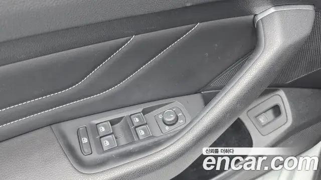 Volkswagen Passat GT 2022 — Photo 10/20