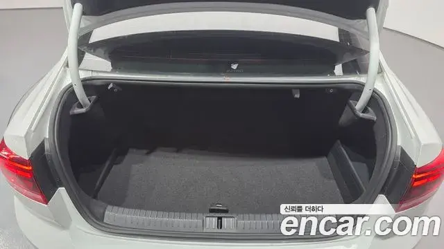 Volkswagen Passat GT 2022 — Photo 13/20