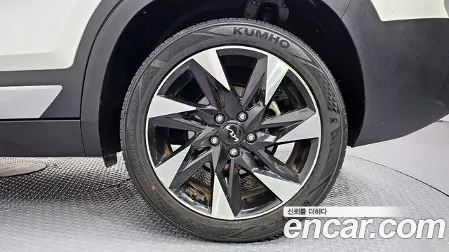 Kia Seltos 2021 — ფოტო 16/20