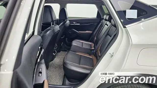 Kia Seltos 2021 — ფოტო 18/20