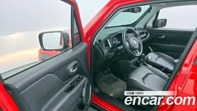 Jeep Renegade 2019 — Фото 10/20