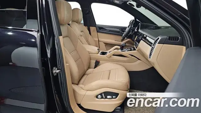 Porsche Cayenne 2019 — Фото 10/20