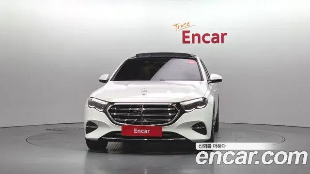 Mercedes-Benz E-Class 2024 — Photo 19/20