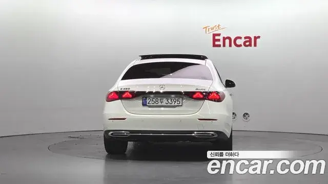Mercedes-Benz E-Class 2024 — Photo 7/20