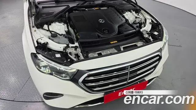Mercedes-Benz E-Class 2024 — Photo 20/20