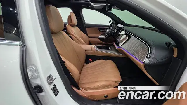 Mercedes-Benz E-Class 2024 — Photo 9/20