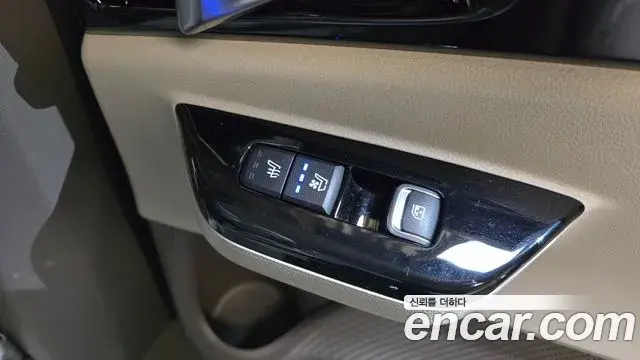 Kia Carnival 2022 — Фото 19/20