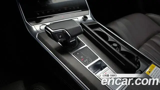 Audi A7 2020 — ფოტო 17/20