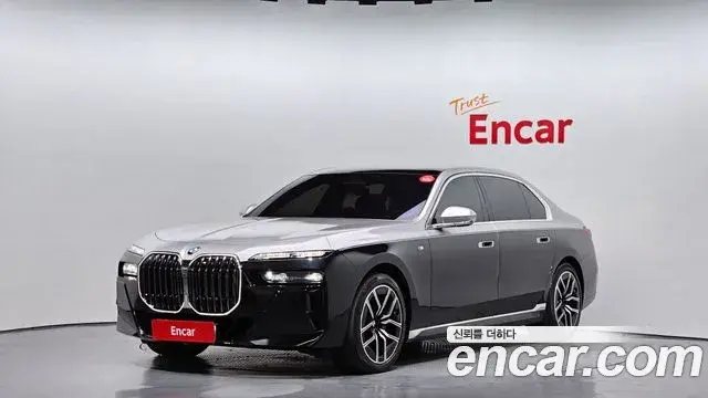 BMW 7 Series 2024 — ფოტო 8/20