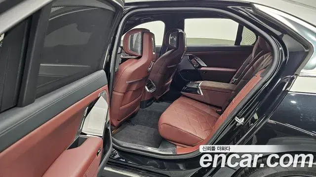 BMW 7 Series 2024 — ფოტო 11/20