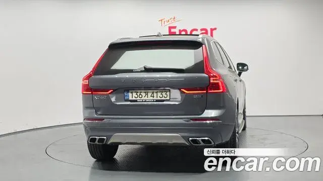 Volvo XC60 2021 — ფოტო 1/20