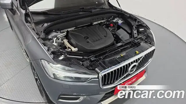 Volvo XC60 2021 — ფოტო 14/20