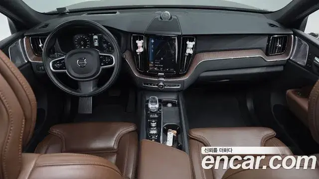 Volvo XC60 2021 — ფოტო 5/20