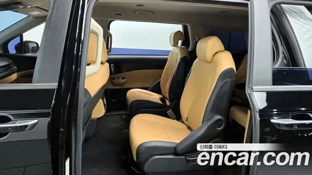Kia Carnival 2020 — ფოტო 16/20
