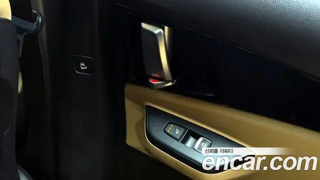 Kia Carnival 2020 — ფოტო 14/20