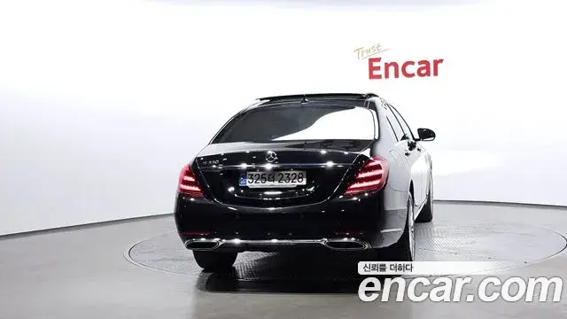 Mercedes-Benz S-Class 2019 — Photo 12/20