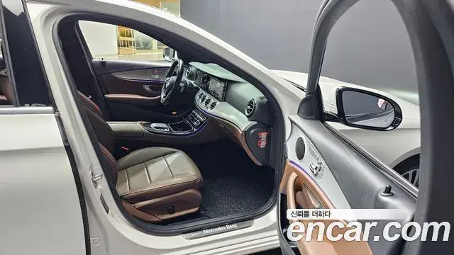 Mercedes-Benz E-Class 2020 — Фото 10/20