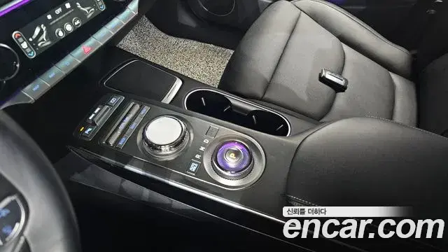 Genesis GV70 2023 — ფოტო 14/20