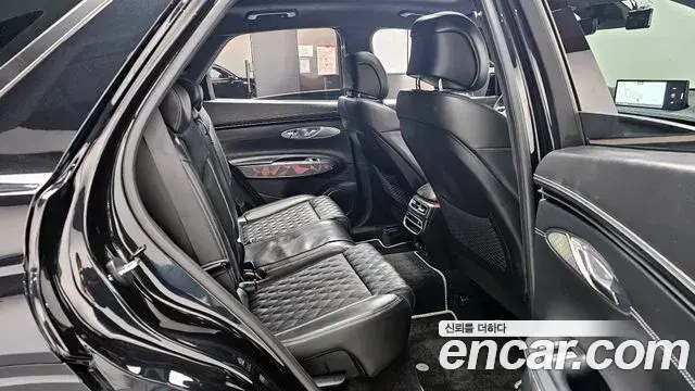 Genesis GV70 2022 — ფოტო 13/20