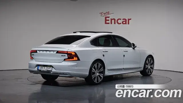 Volvo S90 2022 — Фото 2/20