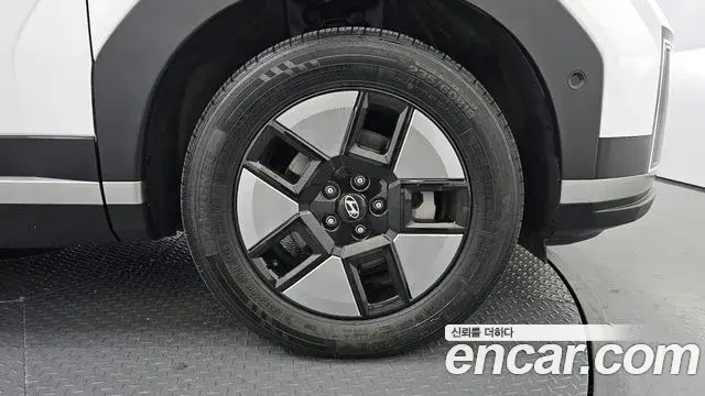 Hyundai Santa Fe 2023 — ფოტო 10/20