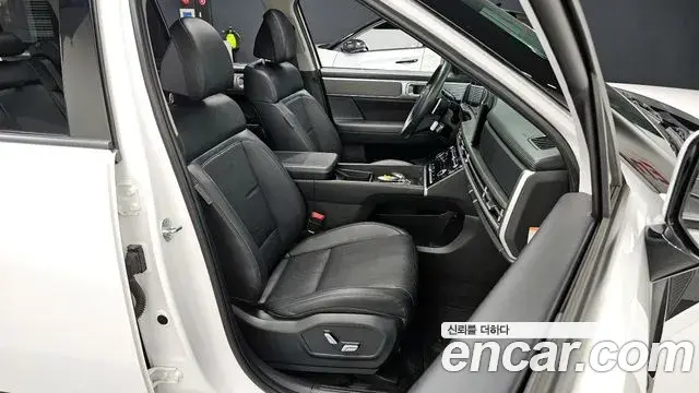 Hyundai Santa Fe 2023 — ფოტო 11/20