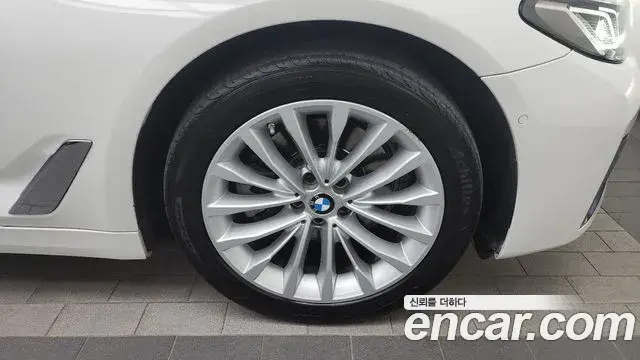 BMW 5 Series 2020 — ფოტო 6/20