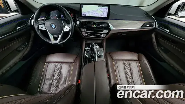 BMW 5 Series 2020 — ფოტო 8/20