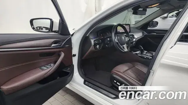 BMW 5 Series 2020 — ფოტო 16/20