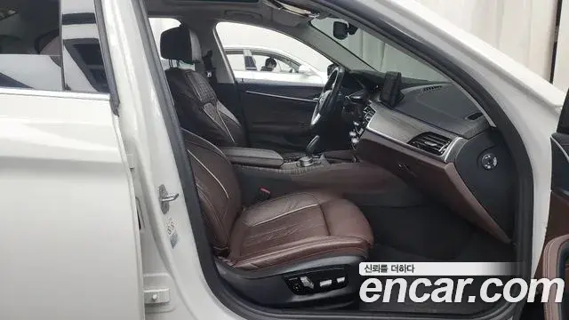 BMW 5 Series 2020 — ფოტო 18/20