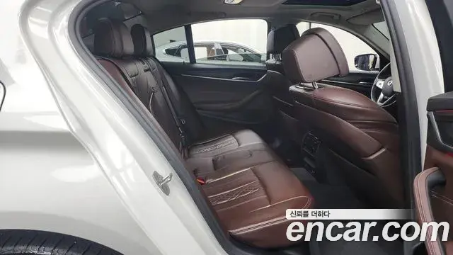 BMW 5 Series 2020 — ფოტო 14/20