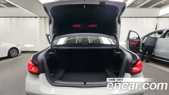 BMW 5 Series 2020 — ფოტო 2/20