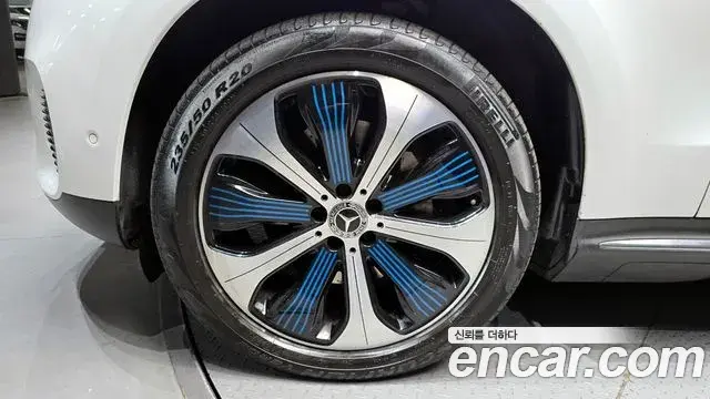 Mercedes-Benz EQC 2020 — ფოტო 11/20