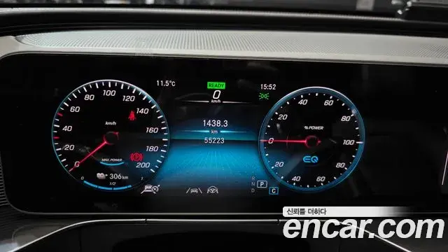 Mercedes-Benz EQC 2020 — ფოტო 8/20