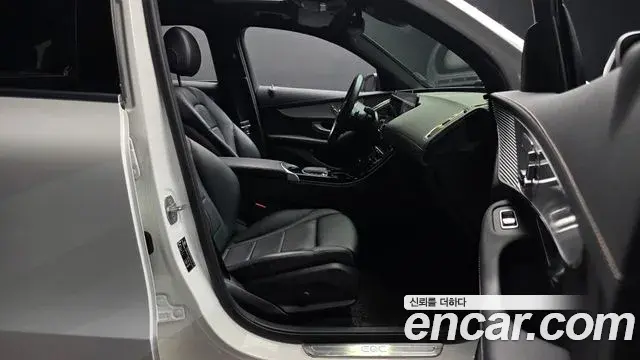 Mercedes-Benz EQC 2020 — ფოტო 3/20