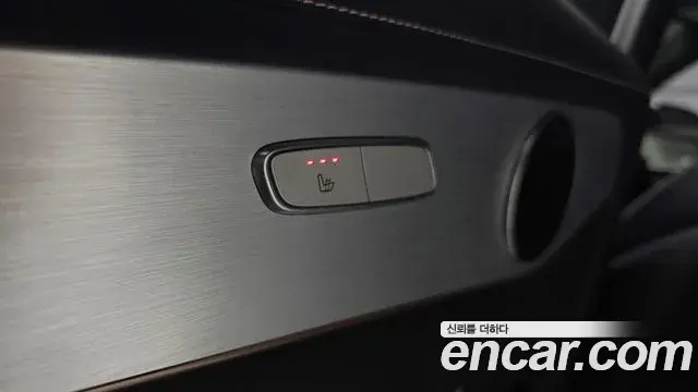Mercedes-Benz EQC 2020 — ფოტო 5/20