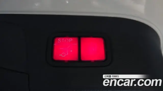 Mercedes-Benz EQC 2020 — ფოტო 14/20
