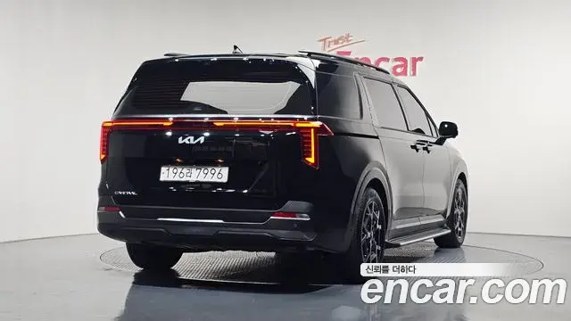 Kia Carnival 2023 — ფოტო 19/20