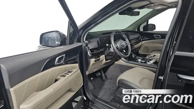 Kia Carnival 2023 — ფოტო 16/20