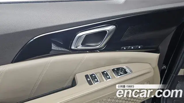 Kia Carnival 2023 — ფოტო 9/20