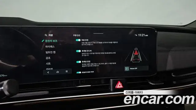 Kia Carnival 2023 — ფოტო 18/20
