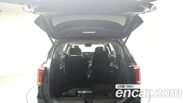 Kia Carnival 2023 — ფოტო 15/20