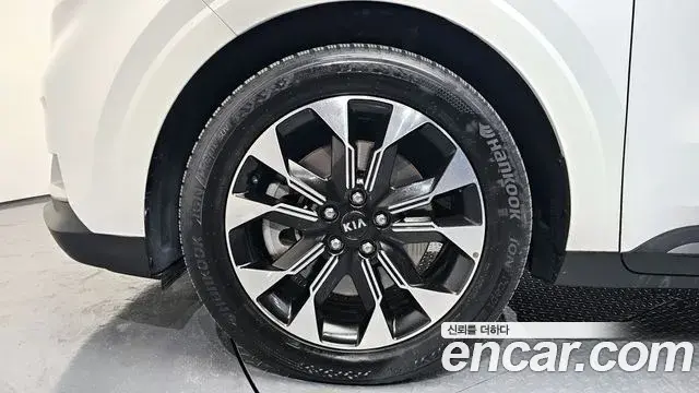 Kia Carnival 2021 — Фото 5/20