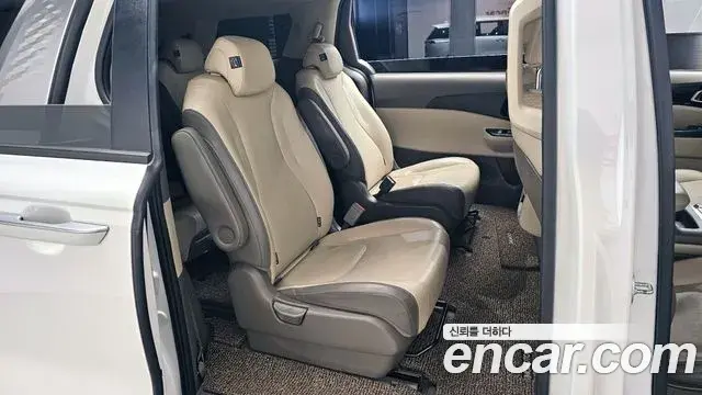 Kia Carnival 2021 — Фото 12/20