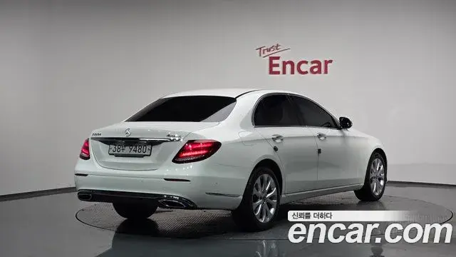 Mercedes-Benz E-Class 2019 — ფოტო 10/20