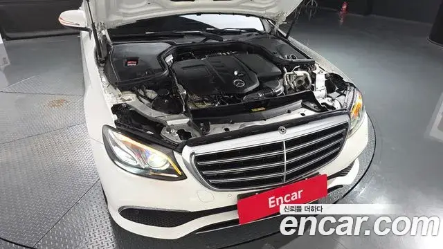 Mercedes-Benz E-Class 2019 — ფოტო 1/20
