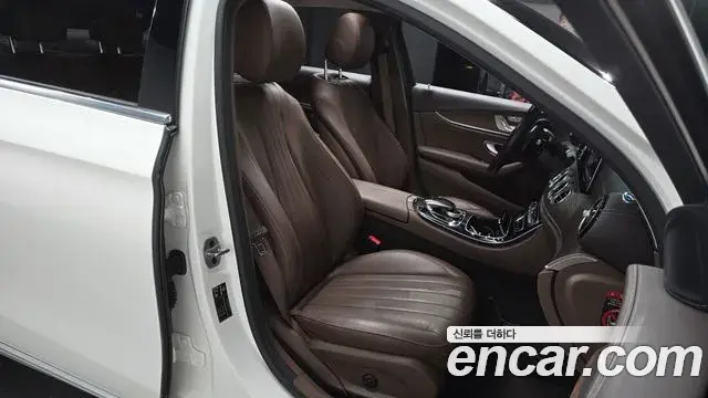 Mercedes-Benz E-Class 2019 — ფოტო 3/20